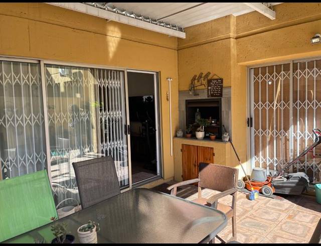 3 BEDROOM TOWNHOUSE FOR SALE IN VANDERBIJLPARK SE 3